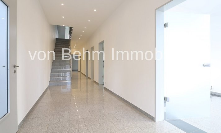 G007-2026_Buero_Flur-Treppenhaus_EG