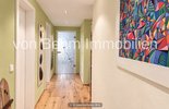 V022-2026_Flur_Ansicht_3_KI -bearbeitetes Bild