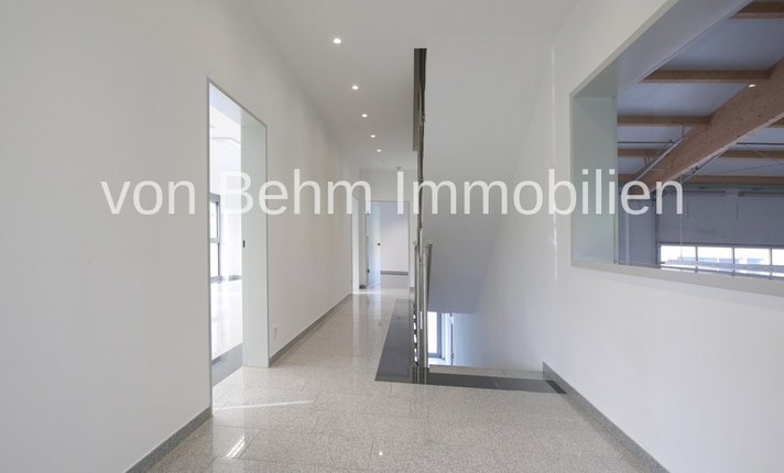G007-2026_Buero_Flur-Treppenhaus