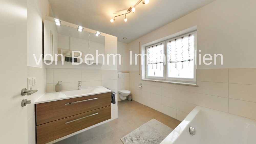 M003-2026_Badezimmer_Ansicht_1