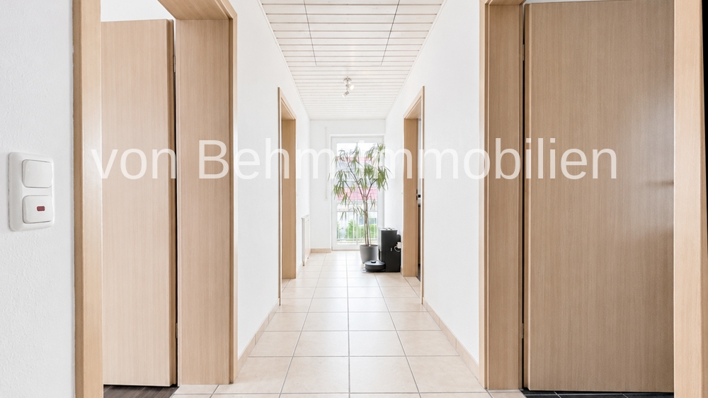 M016-2026_Flur_im_Dachgeschoss