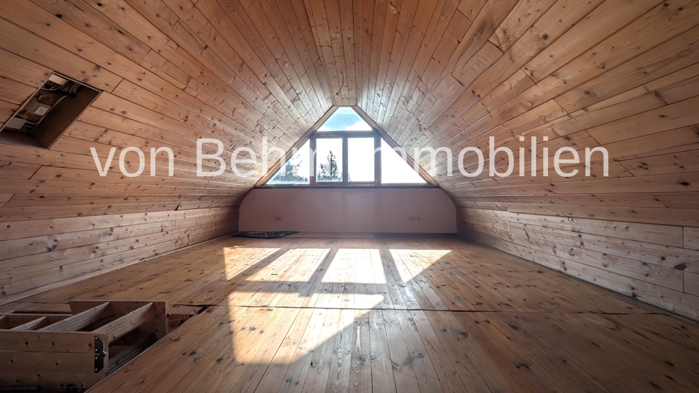 Zimmer im Spitzboden